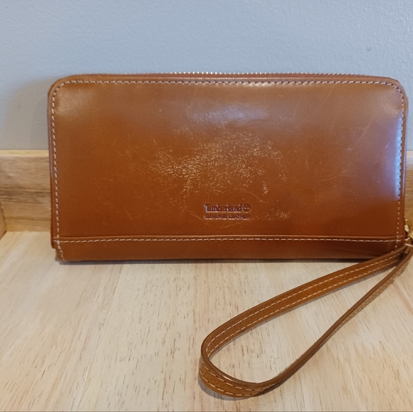 Women's Timberland Leather Wristlet - Picture 2 of 11